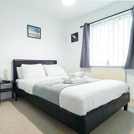 Deluxe 2-Bed Apartment With Free Parking, Netflix & Fast Wifi Farnworth Exterior foto