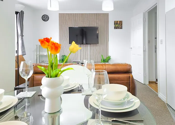 Deluxe 2-Bed Apartment With Free Parking, Netflix & Fast Wifi