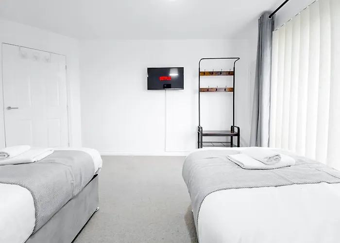 Deluxe 2-Bed Apartment With Free Parking, Netflix & Fast Wifi
