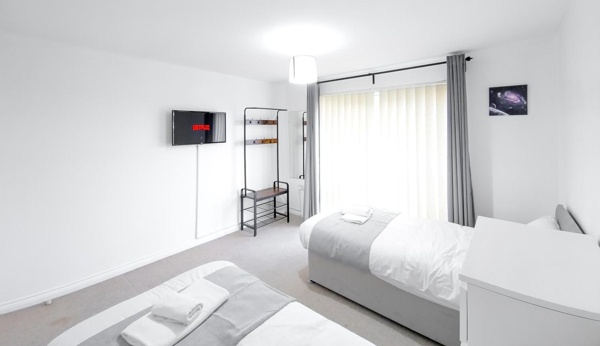Apartment Deluxe 2-bed With Free Parking, Netflix & Fast Wifi