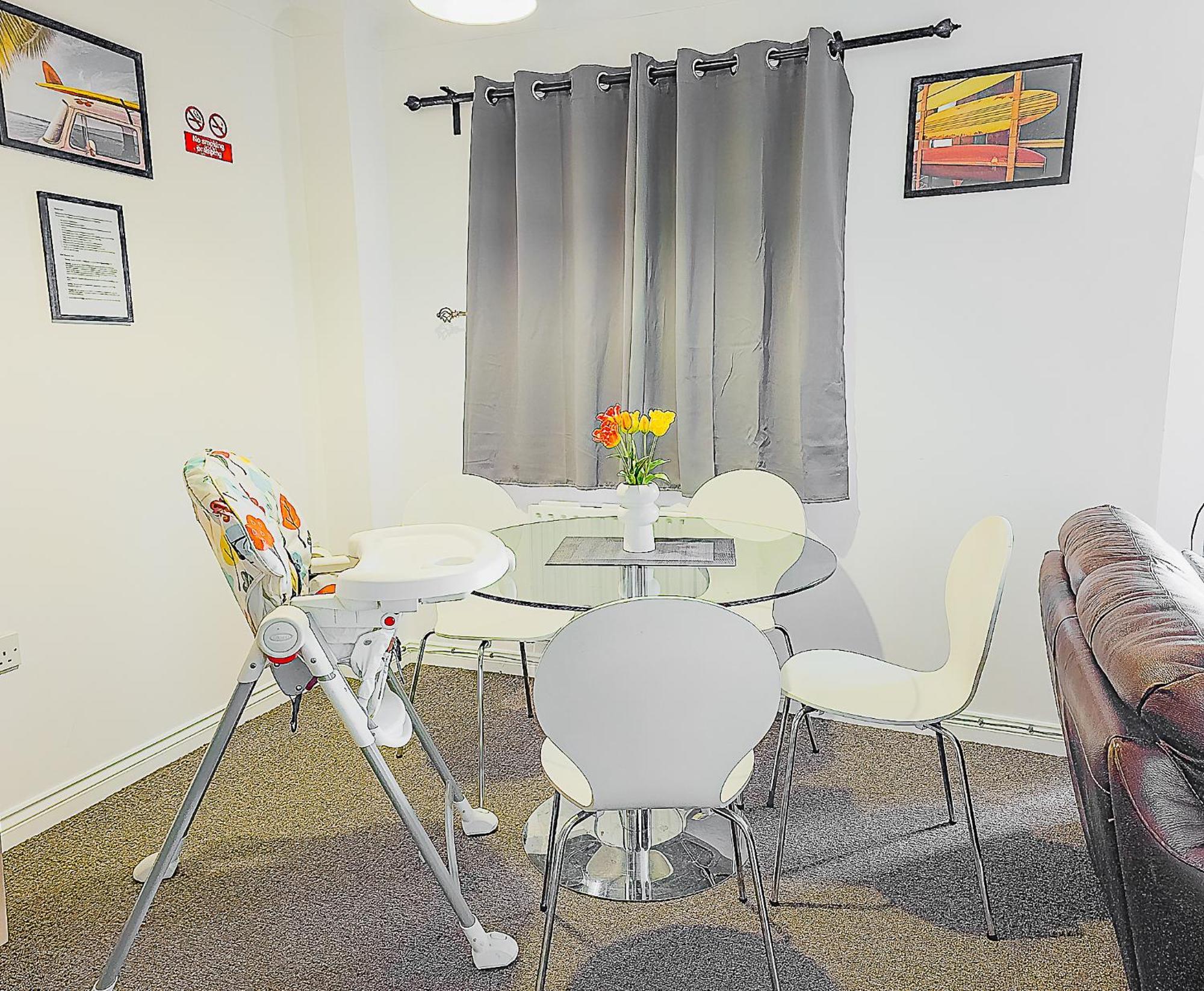 Apartment Deluxe 2-bed With Free Parking, Netflix & Fast Wifi *